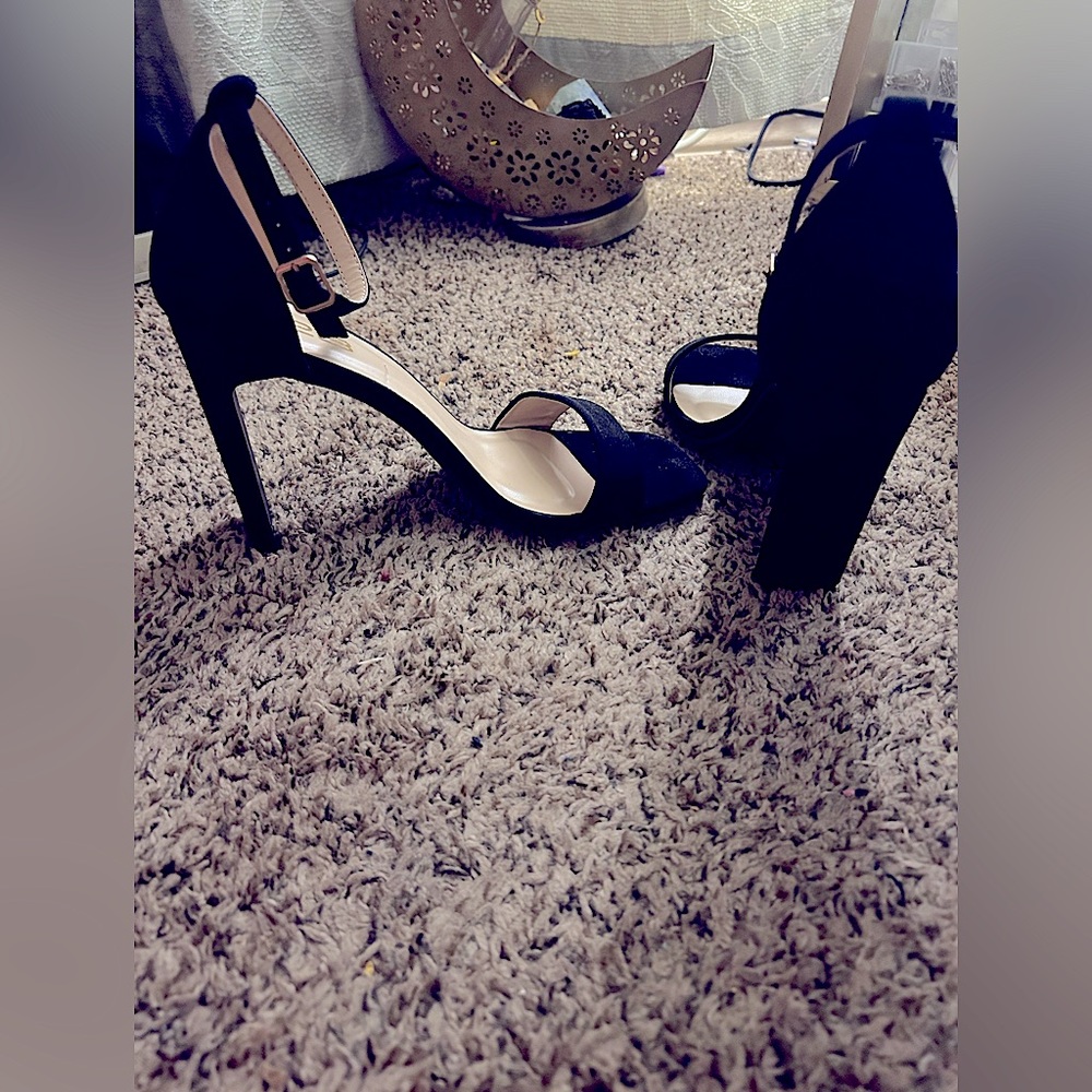 x2b MATTE BLACK ankle strap heel